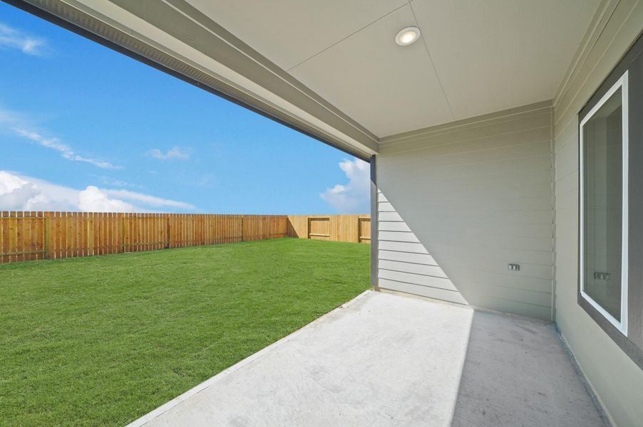 Exterior details and patio area of a home in Medina, Dayton (Image 3).