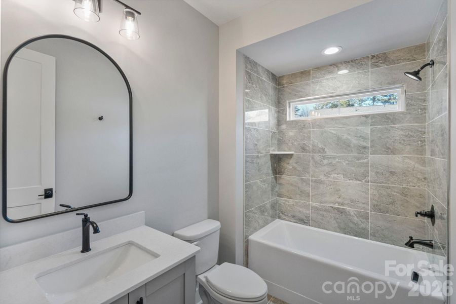 bedroom #3's bathroom