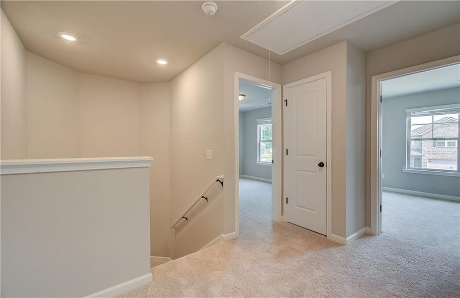 Spacious, unfurnished interior of a new home in Towne Center, Hampton (Image 11).