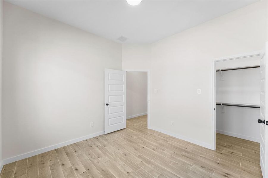 Spacious, unfurnished interior of a new home in , Dallas (Image 29).