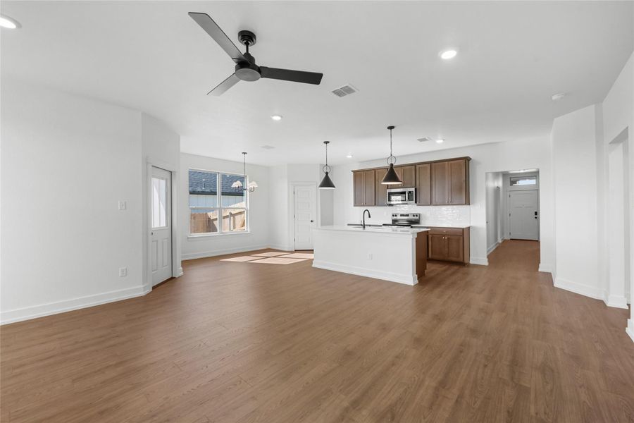 Please Note: These interior photos are not of the actual home but are of a completed one with a simialr floor plan. Finishes, features, and layouts may vary. Please Note: These interior photos are not of the actual home but are of a completed one with a simialr floor plan. Finishes, features, and layouts may vary.