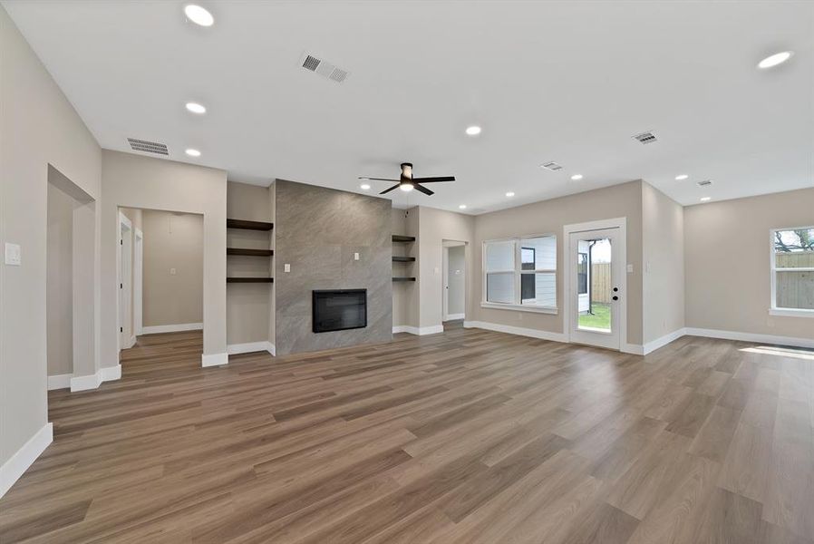 Spacious, unfurnished interior of a new home in , The Colony (Image 16).