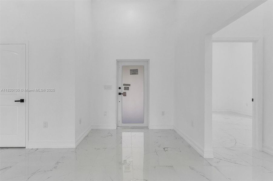 Spacious, unfurnished interior of a new home in , Lehigh Acres (Image 10).