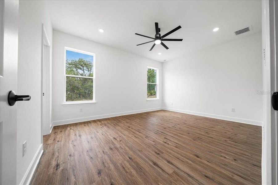 Spacious, unfurnished interior of a new home in , Weeki Wachee (Image 51).