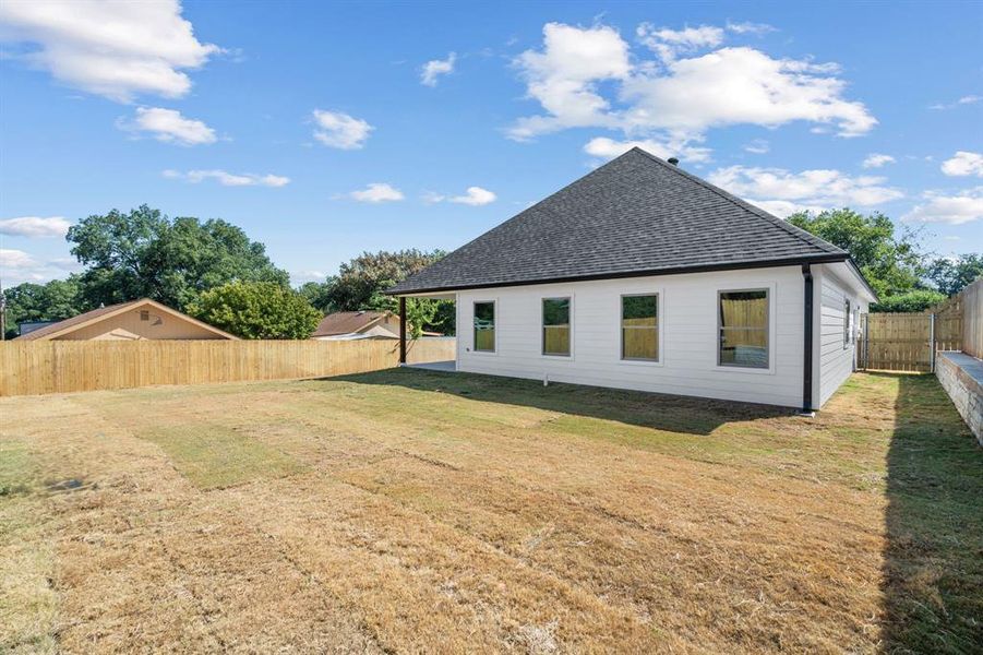 Front exterior of a new home in , Weatherford, TX, highlighting curb appeal (Image 2). Front exterior of a new home in , Weatherford, TX, highlighting curb appeal (Image 2).