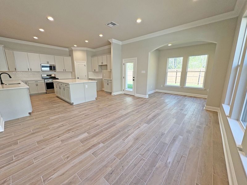 Spacious, unfurnished interior of a new home in Longleaf, Lumberton (Image 15).