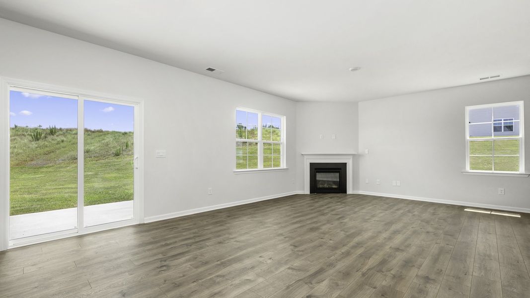 Spacious, unfurnished interior of a new home in Forest Creek, Winston-Salem (Image 12).