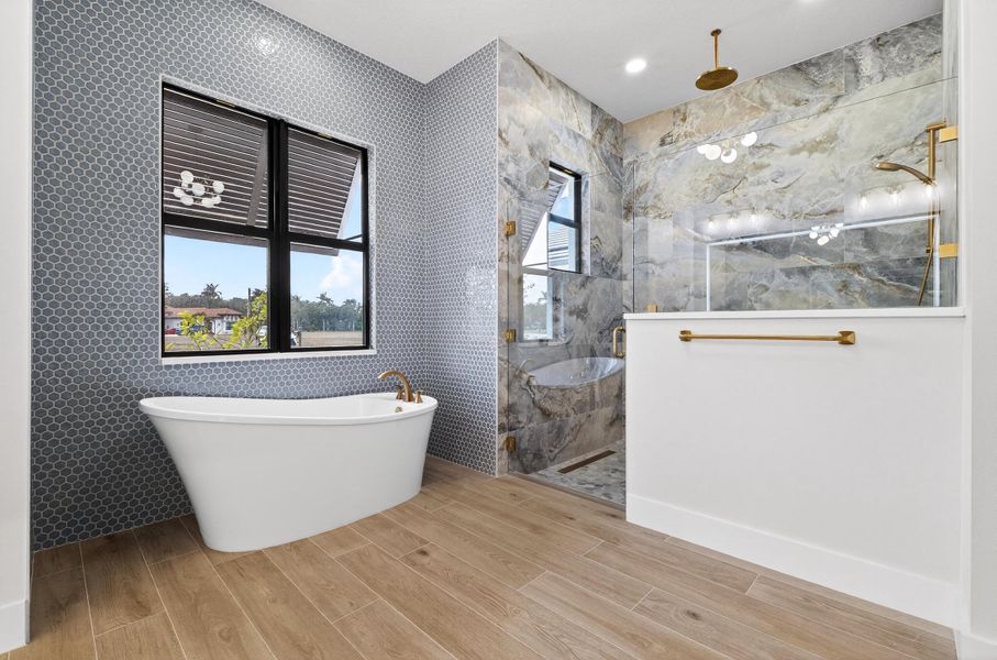 CM MEDIA-28 CM MEDIA-28