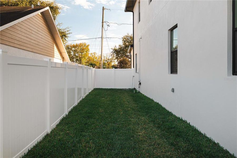 Exterior details and patio area of a home in , Tampa (Image 33).