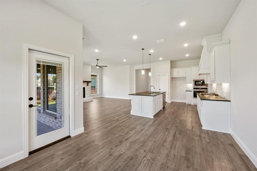Spacious, unfurnished interior of a new home in Abe's Landing, Granbury (Image 28). Spacious, unfurnished interior of a new home in Abe's Landing, Granbury (Image 28).