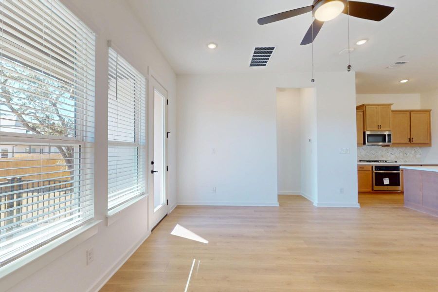 Spacious, unfurnished interior of a new home in Heritage, Dripping Springs (Image 20).