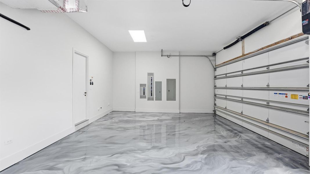 GARAGE GARAGE