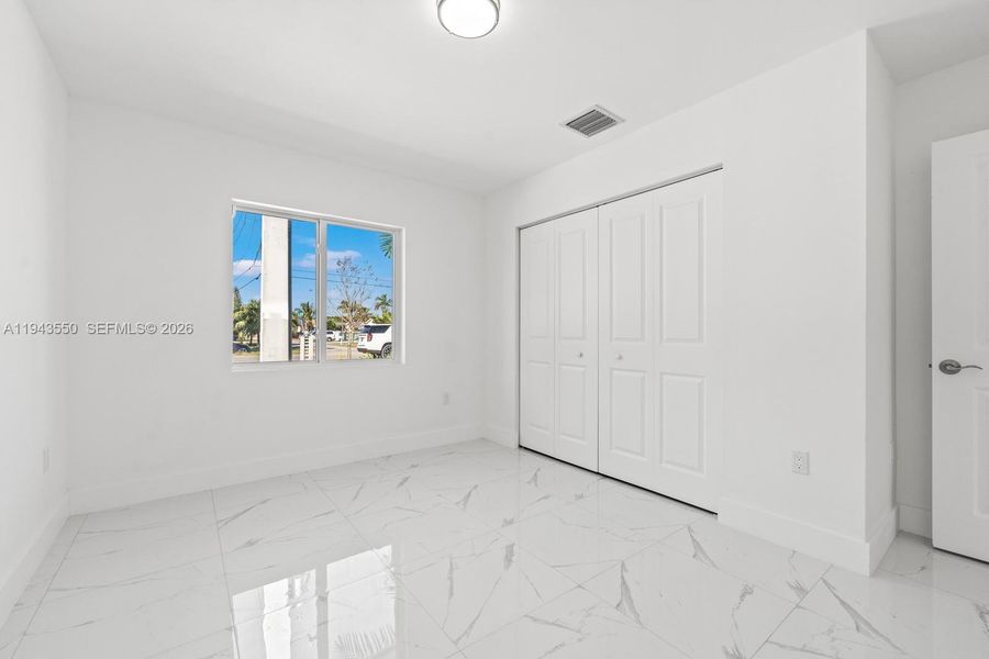 Spacious, unfurnished interior of a new home in , Florida City (Image 18).