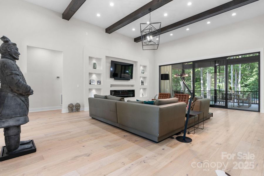 Image 33 of a home in .