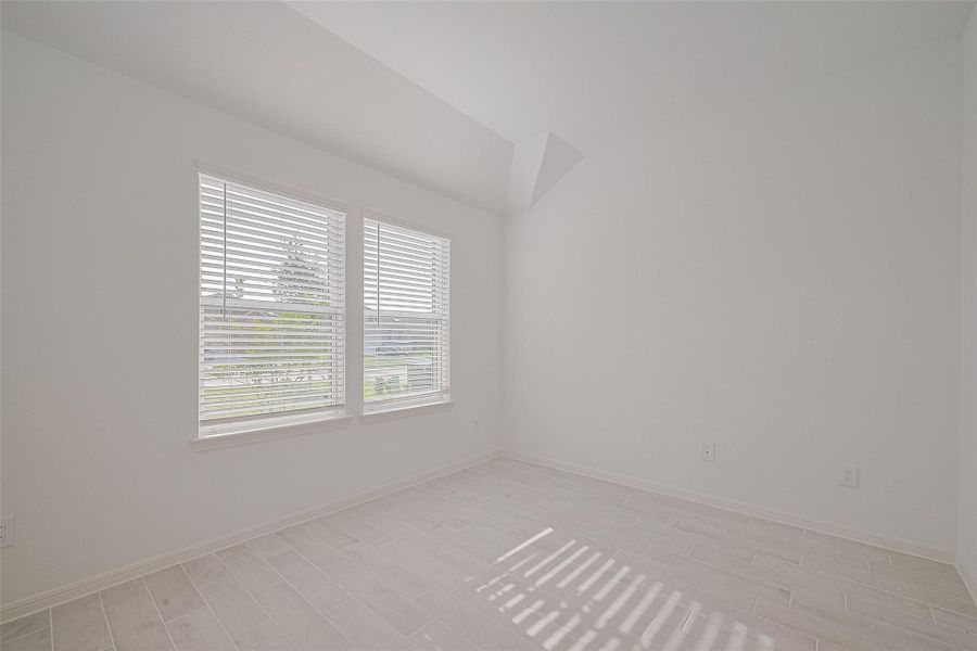 Spacious, unfurnished interior of a new home in Lago Mar, Texas City (Image 23).