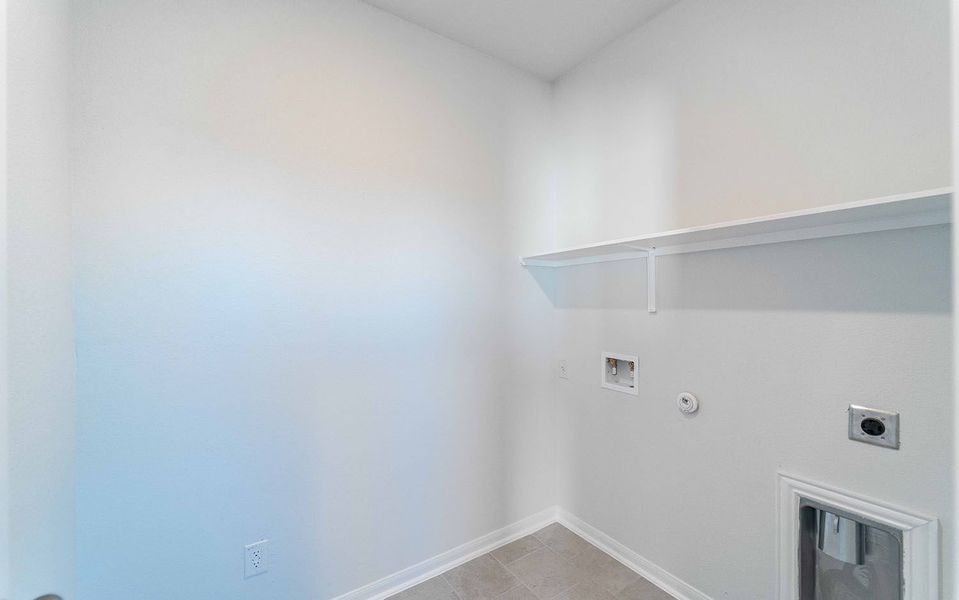 Spacious, unfurnished interior of a new home in Sunset Oaks, Maxwell (Image 15).