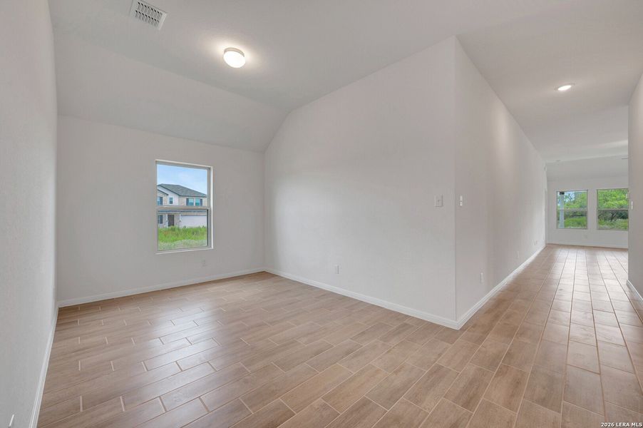 Spacious, unfurnished interior of a new home in Chaparral Ranch, Floresville (Image 32).