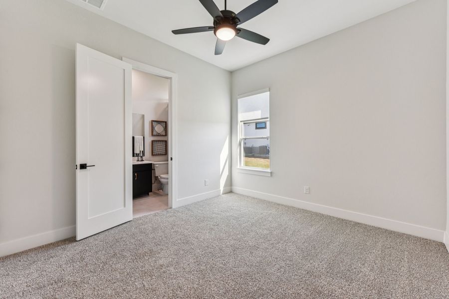 Spacious, unfurnished interior of a new home in Feathergrass, Florence (Image 21).