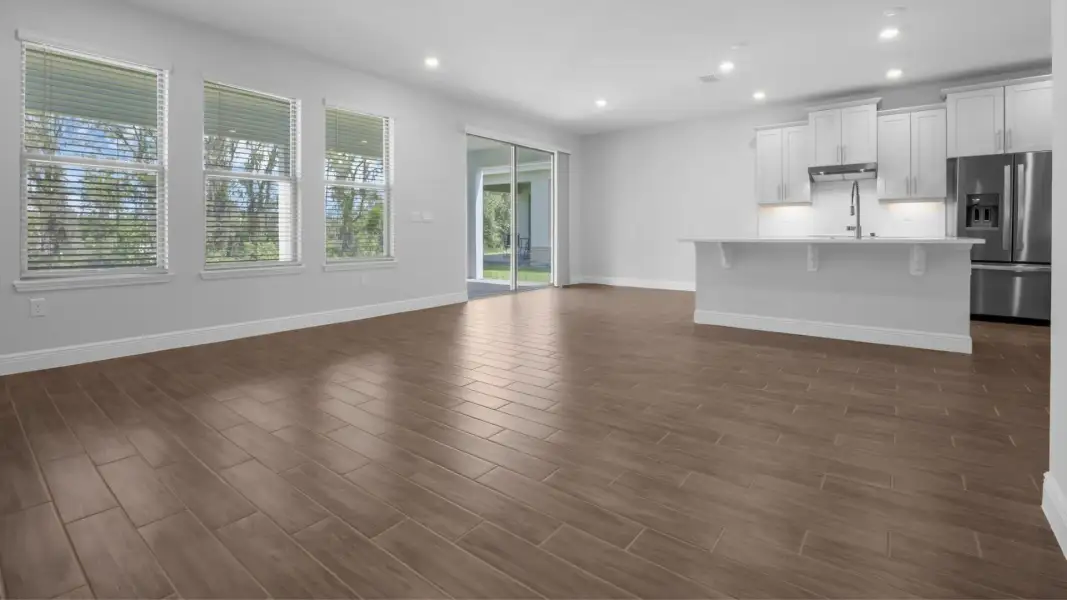 Spacious, unfurnished interior of a new home in Waterleigh, Winter Garden (Image 12).