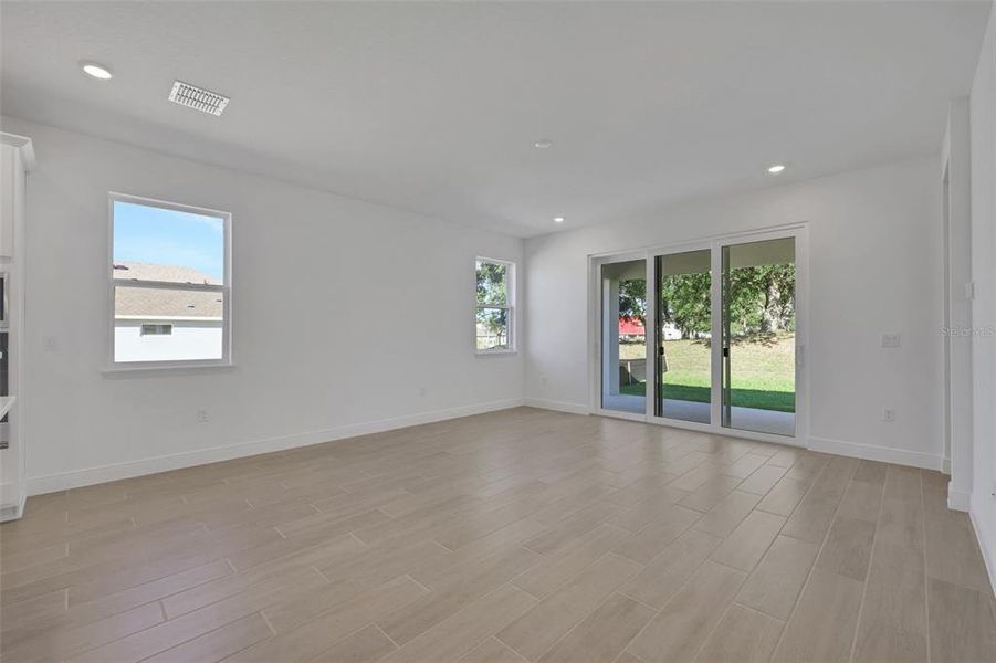 Spacious, unfurnished interior of a new home in Crossroads at Kelly Park, Apopka (Image 21). Spacious, unfurnished interior of a new home in Crossroads at Kelly Park, Apopka (Image 21).