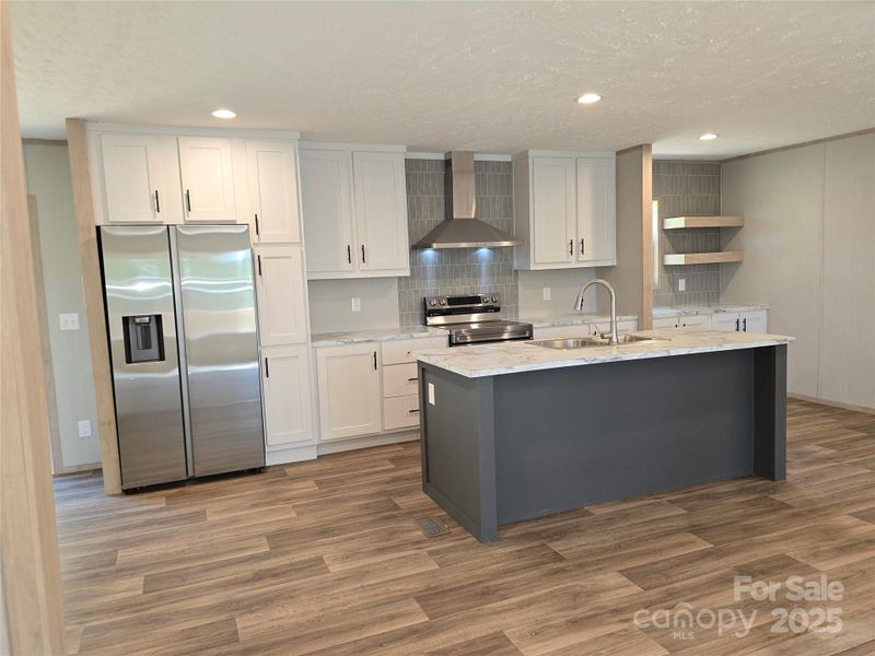 Large, light and bright kitchen. Large, light and bright kitchen.