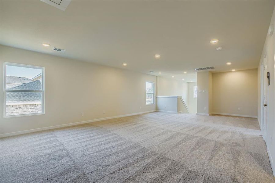 Spacious, unfurnished interior of a new home in Sperling Farms, Ferris (Image 24).