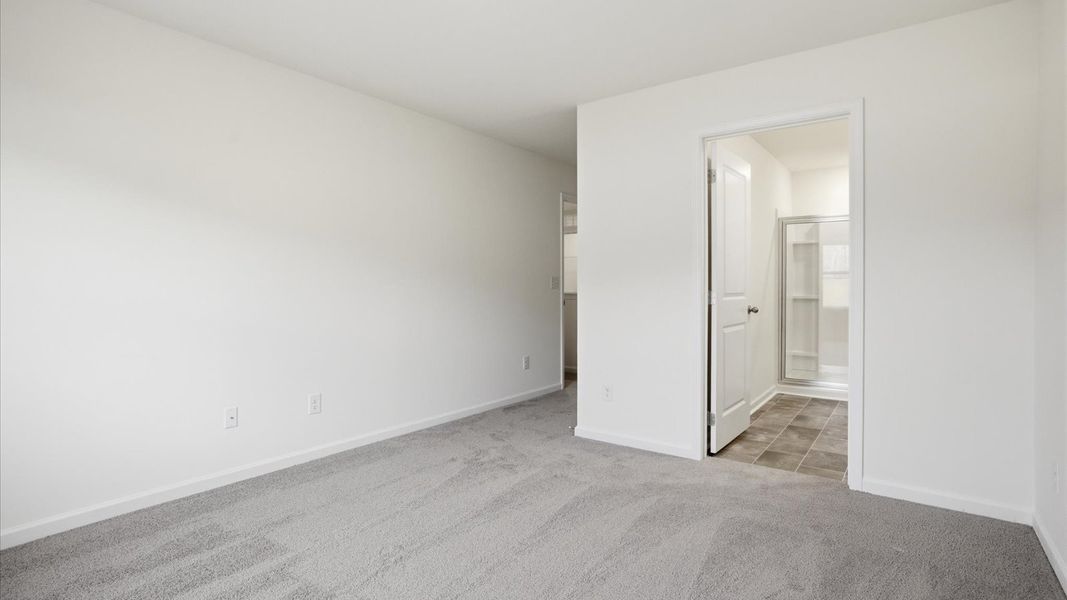 Spacious, unfurnished interior of a new home in Cherokee Crossing, Kodak (Image 18).