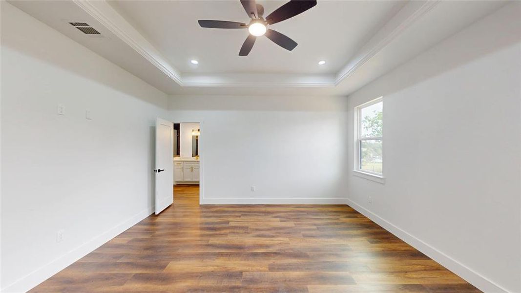 Spacious, unfurnished interior of a new home in , Cleburne (Image 21).