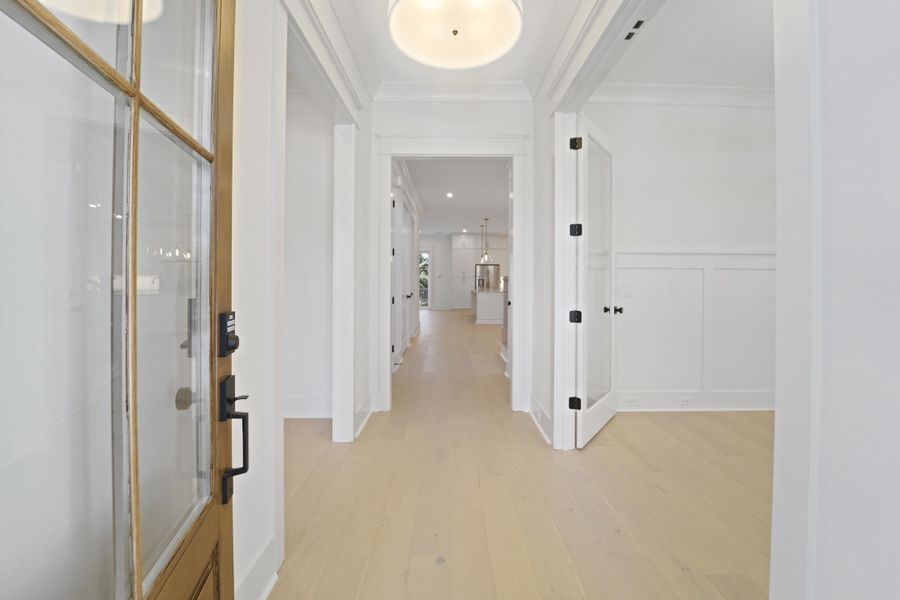 Spacious, unfurnished interior of a new home in , Charleston (Image 20).