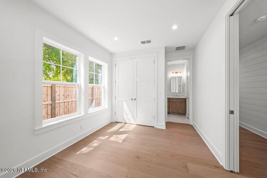 Spacious, unfurnished interior of a new home in , Atlantic Beach (Image 38).