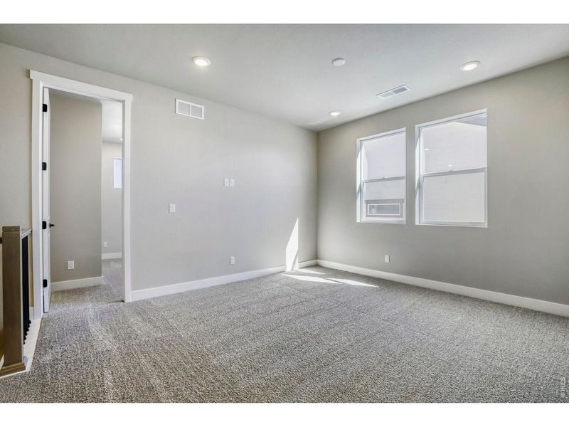 Spacious, unfurnished interior of a new home in , Fort Collins (Image 24).