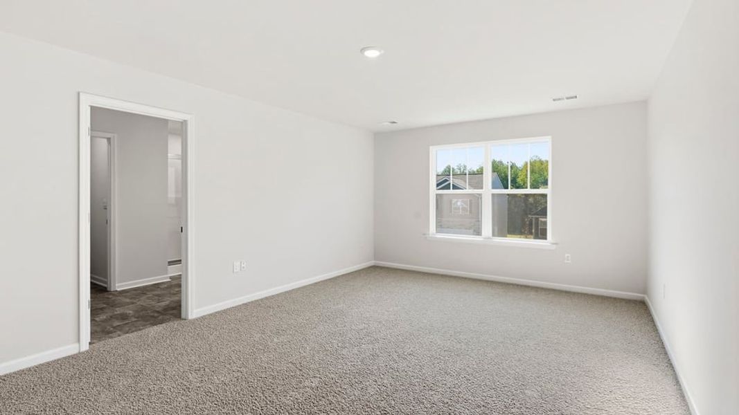 Spacious, unfurnished interior of a new home in Sherwood Gardens, Landrum (Image 32).