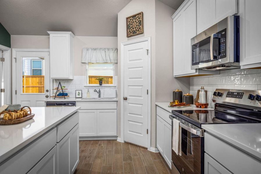 Furnished interior view inside a new home in Cool Water, Jarrell (Image 7). Furnished interior view inside a new home in Cool Water, Jarrell (Image 7).