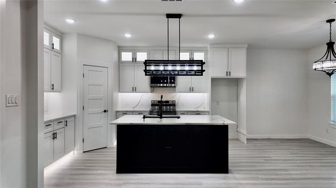 Furnished interior view inside a new home in , Red Oak (Image 14).