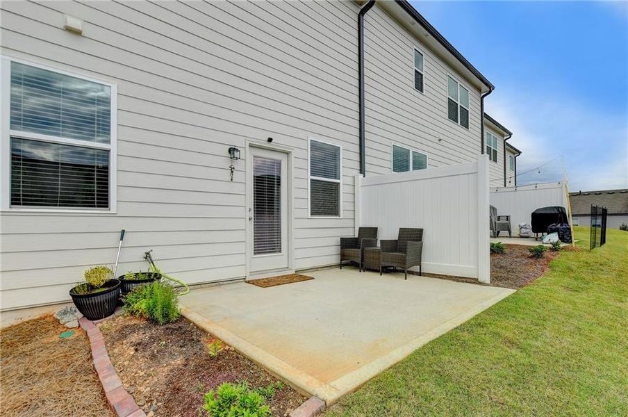 Exterior details and patio area of a home in , Auburn (Image 3).
