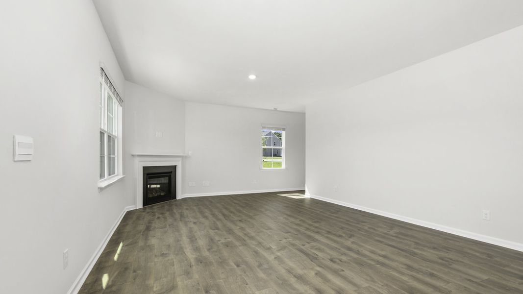 Spacious, unfurnished interior of a new home in Forest Creek, Winston-Salem (Image 11).