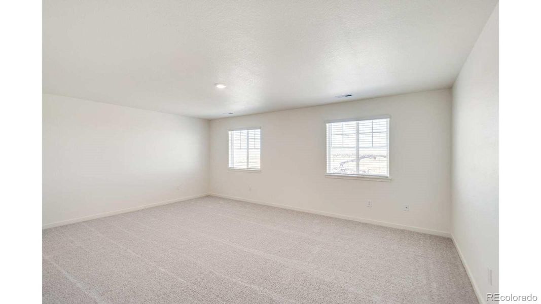 Spacious, unfurnished interior of a new home in The Ridge at Lorson Ranch, Colorado Springs (Image 17).
