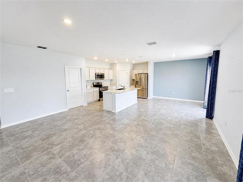 Spacious, unfurnished interior of a new home in , Kissimmee (Image 15).