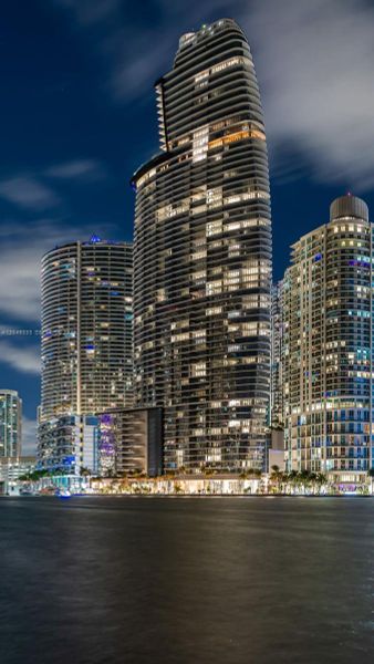 Condo located in Miami, FL showcasing its design and architecture (Image 24).
