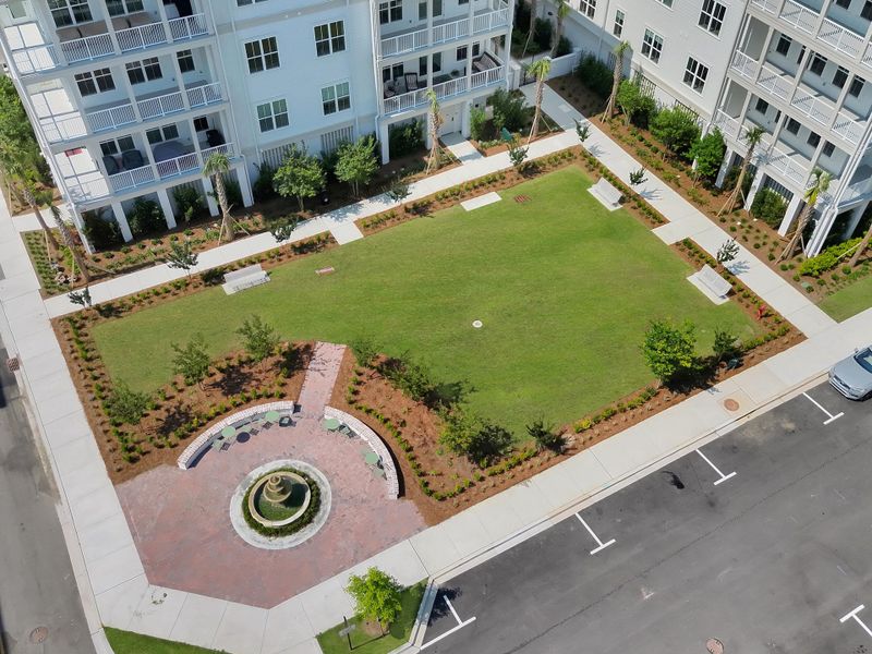 Condo located in Charleston, SC showcasing its design and architecture (Image 5).
