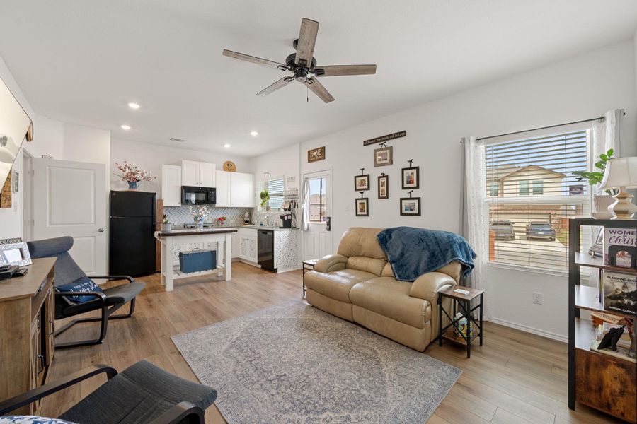 Furnished interior view inside a new home in Thunder Rock, Marble Falls (Image 29).