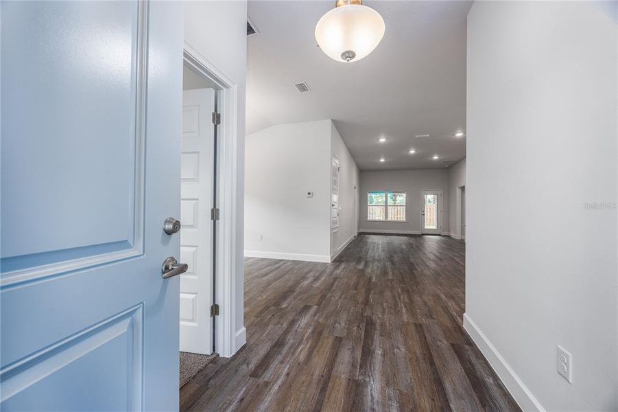 Spacious, unfurnished interior of a new home in Kirkland Farms, Alachua (Image 25).