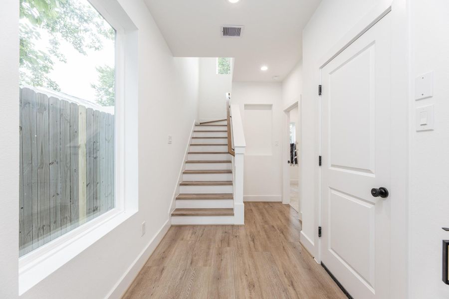 Spacious, unfurnished interior of a new home in , Houston (Image 38).
