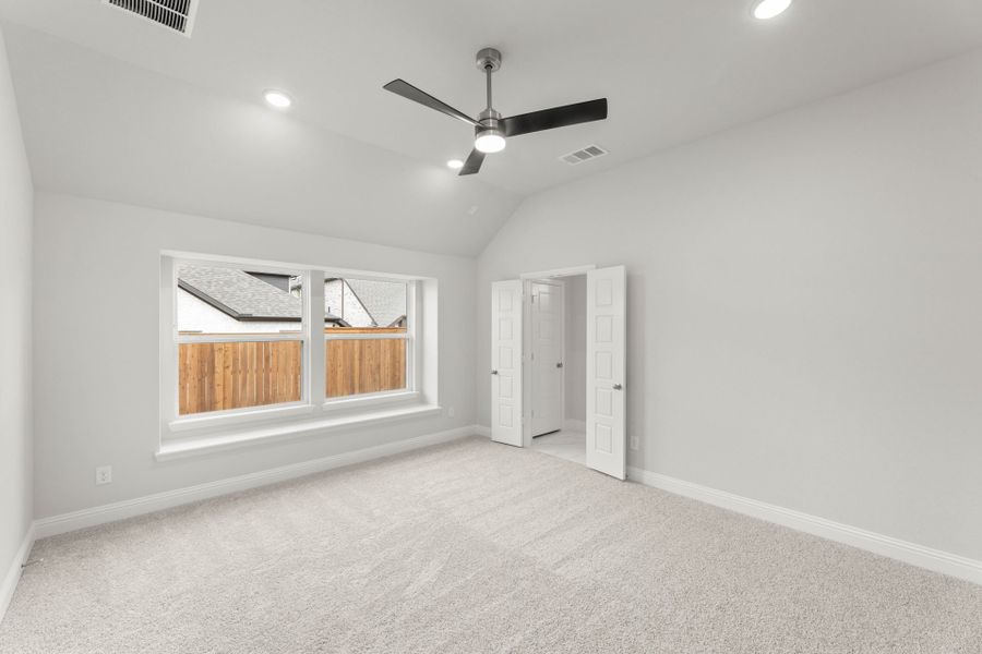 Spacious, unfurnished interior of a new home in Creekview Meadows, Pilot Point (Image 16).