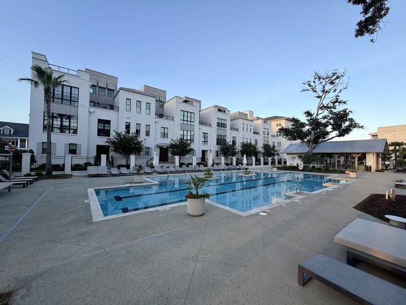 Condo located in Charleston, SC showcasing its design and architecture (Image 4).