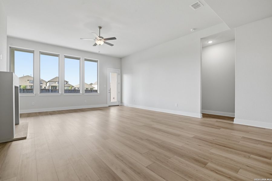 Spacious, unfurnished interior of a new home in Legacy at Lake Dunlap, New Braunfels (Image 23).