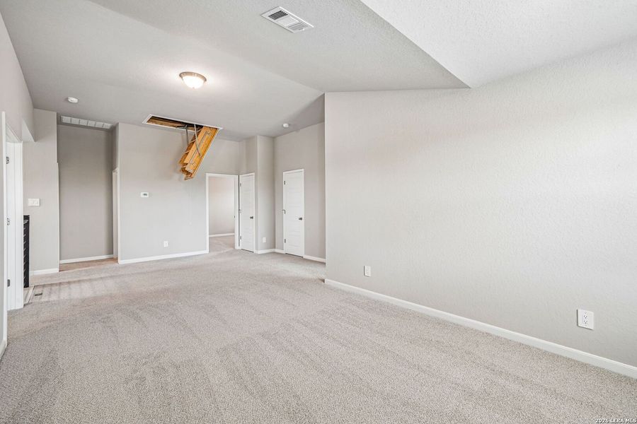 Spacious, unfurnished interior of a new home in Thomas Pond, San Antonio (Image 40). Spacious, unfurnished interior of a new home in Thomas Pond, San Antonio (Image 40).