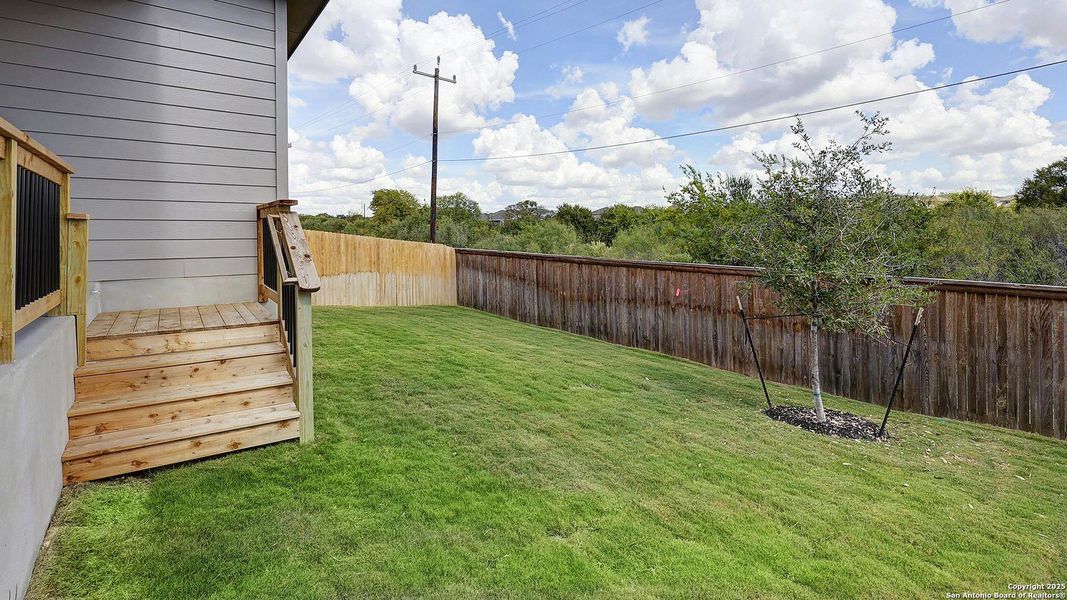 Exterior details and patio area of a home in Ladera 40', San Antonio (Image 26).