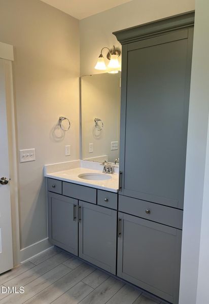 Stanley - Luxury Bathroom 3