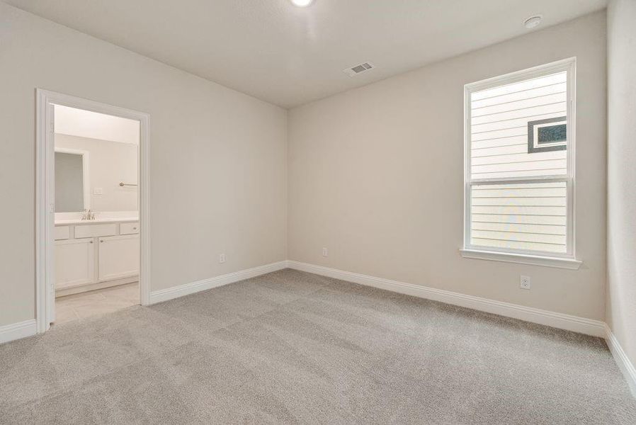 Spacious, unfurnished interior of a new home in Creekside of Crowley, Crowley (Image 31).